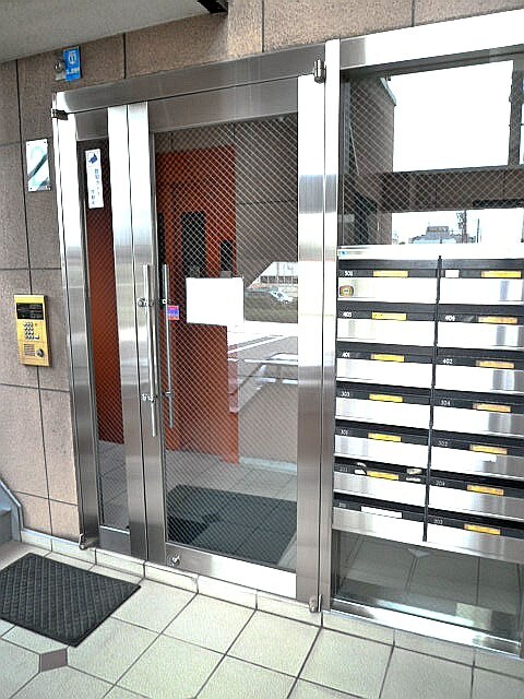 物件外観写真3　(エントランス部分)