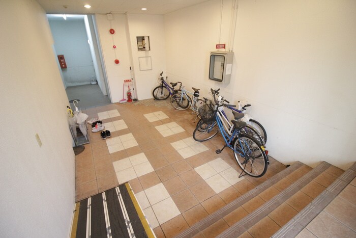 物件外観写真3　(駐輪場)