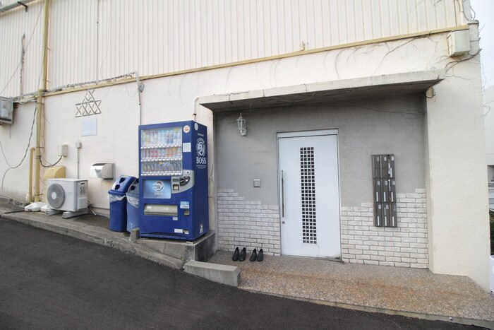 物件外観写真4　(エントランス部分)