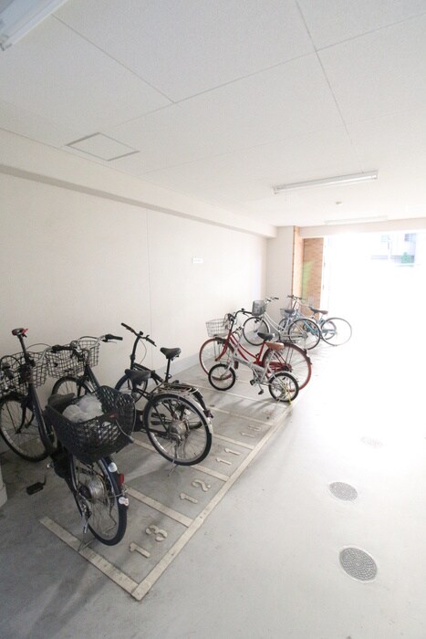 物件外観写真3　(駐輪場)