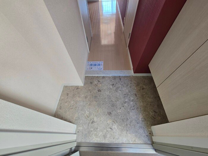 物件内観写真16　(玄関)