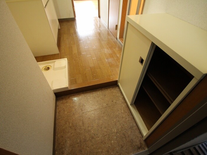 物件内観写真16　(玄関)