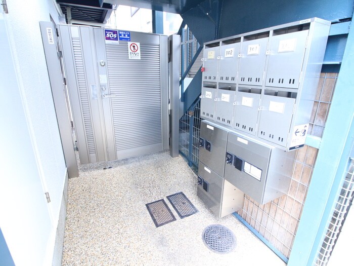 物件外観写真4　(エントランス部分)