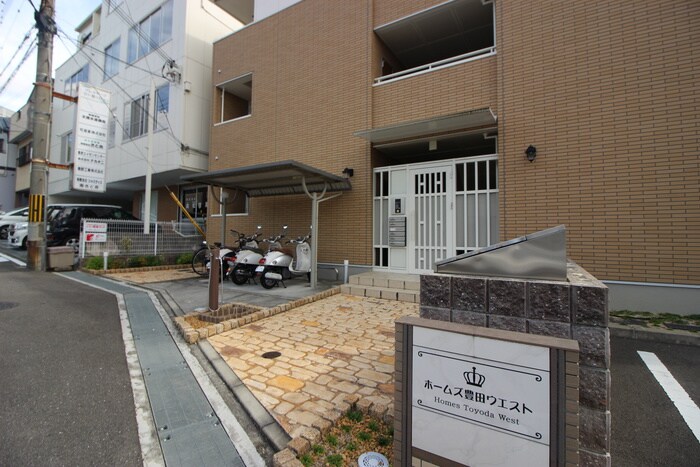 物件外観写真2　(エントランス部分)