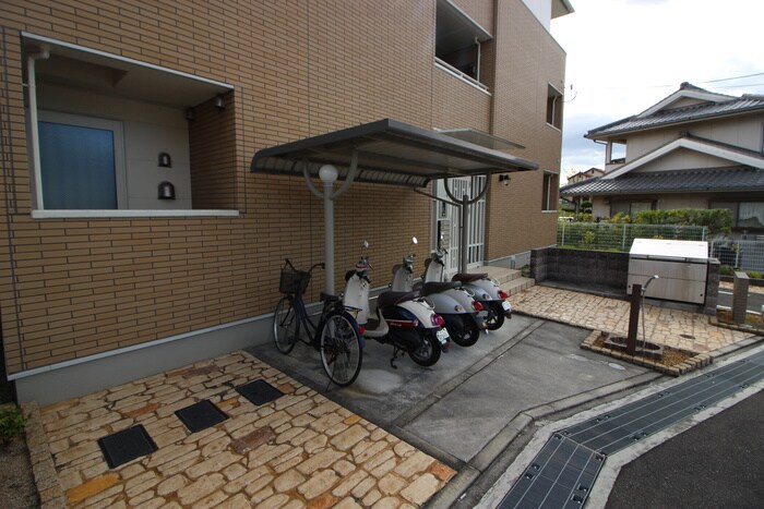 物件外観写真4　(駐輪場)