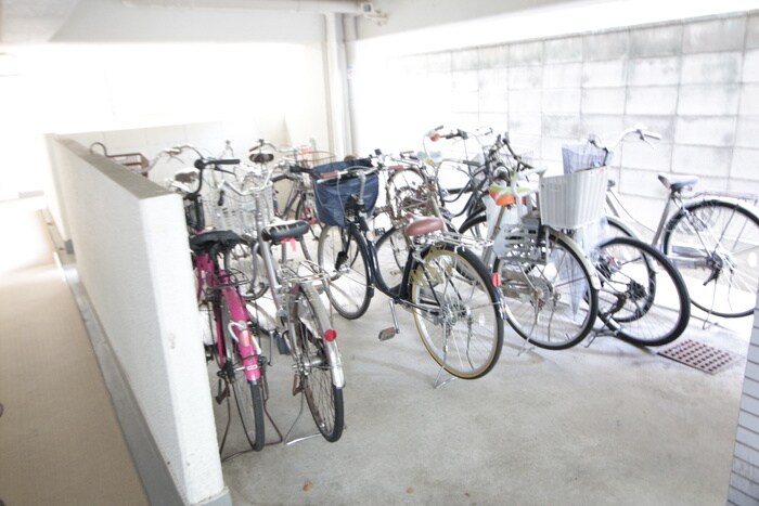 物件外観写真5　(駐輪場)