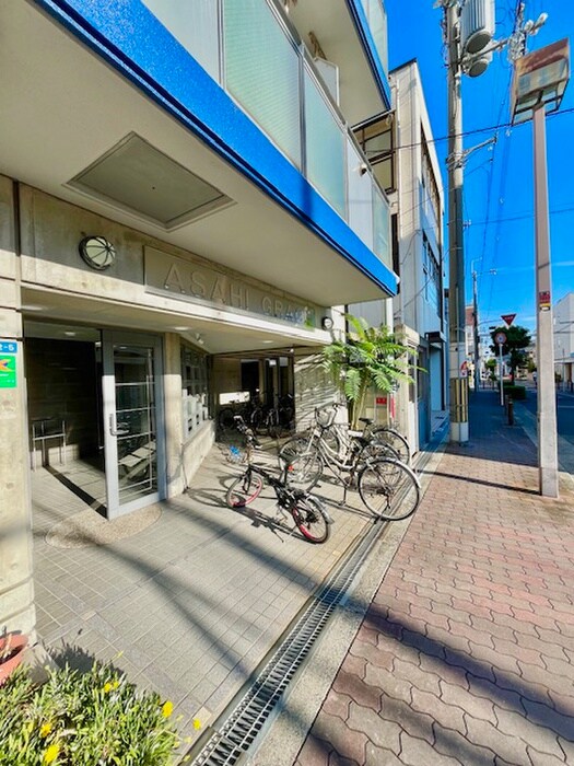 物件外観写真3　(エントランス部分)