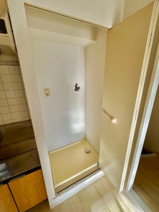 物件内観写真12　(洗濯機置場)