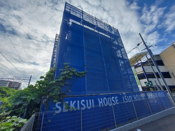 建築中