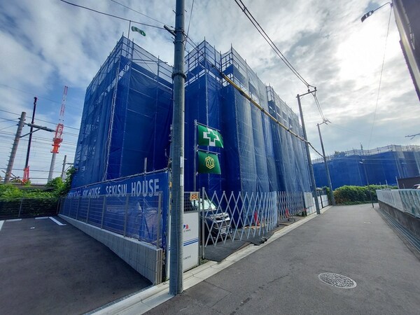 建築中