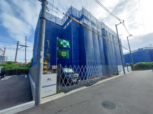 建築中