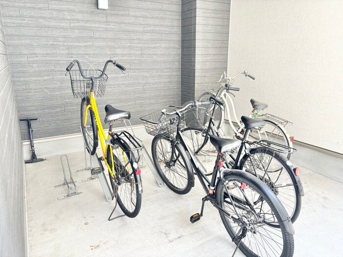 物件外観写真5　(駐輪場)