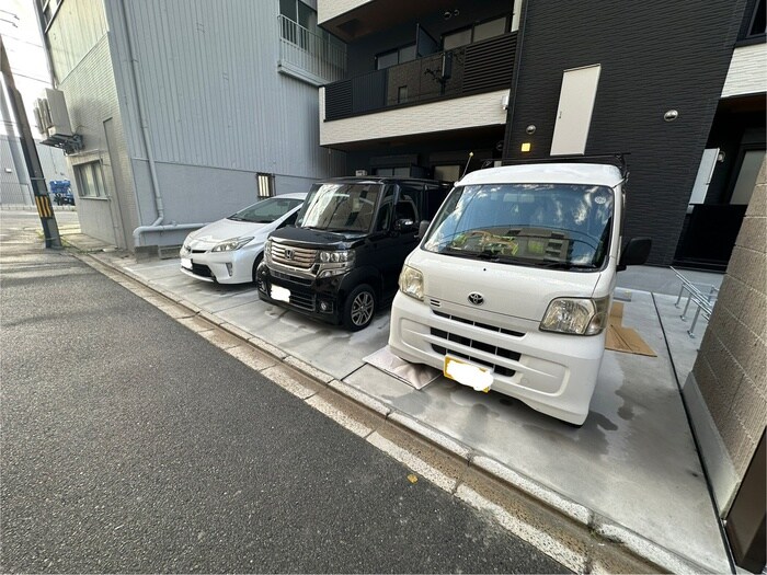 物件外観写真4　(駐車場)