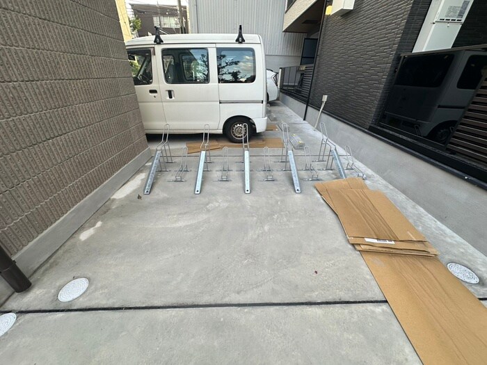 物件外観写真5　(駐輪場)
