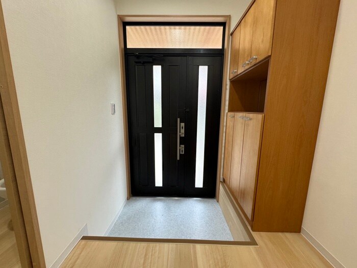 物件内観写真8　(玄関)