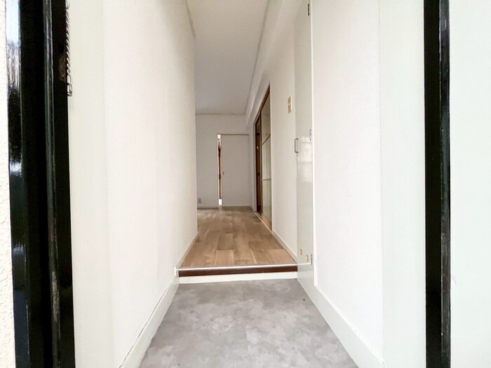 物件内観写真18　(玄関)