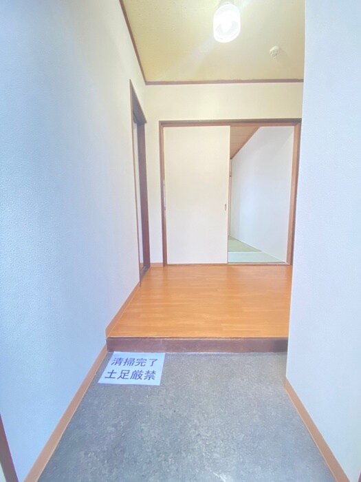 物件内観写真7　(玄関)