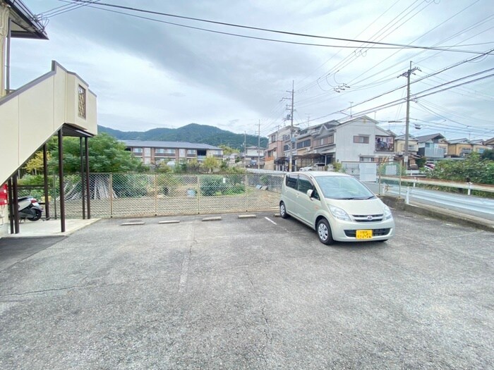 物件外観写真5　(駐車場)