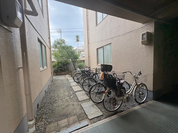 マンション藤のバイク置き場