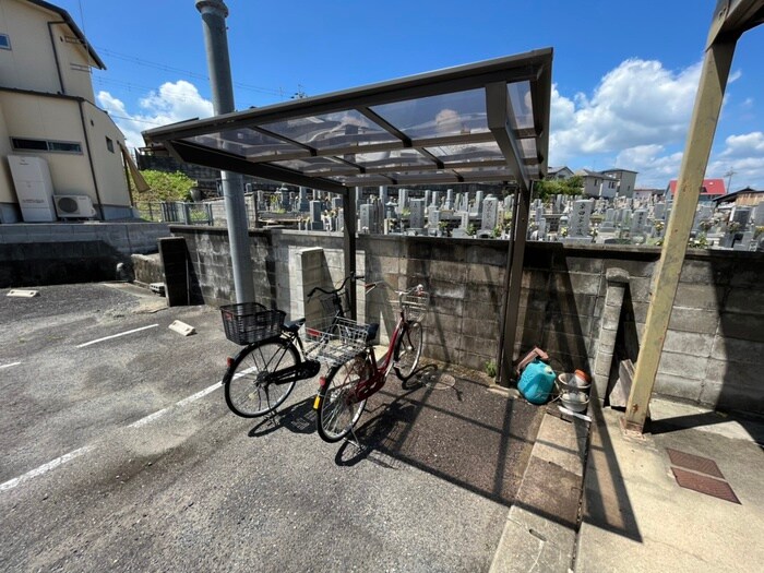 物件外観写真2　(駐輪場)