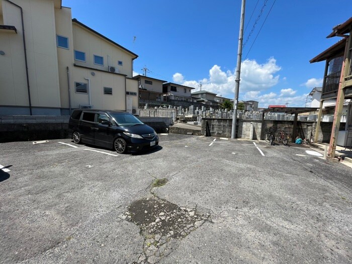 物件外観写真3　(駐車場)