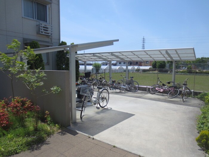 物件外観写真5　(駐輪場)