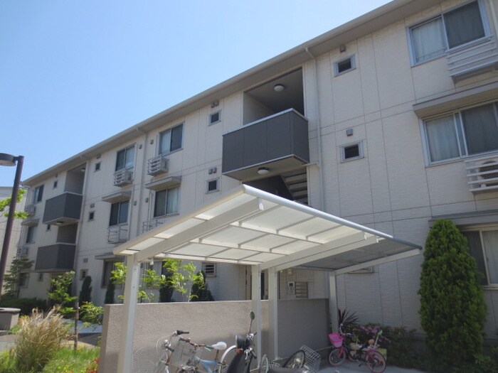 物件外観写真6　(エントランス部分)