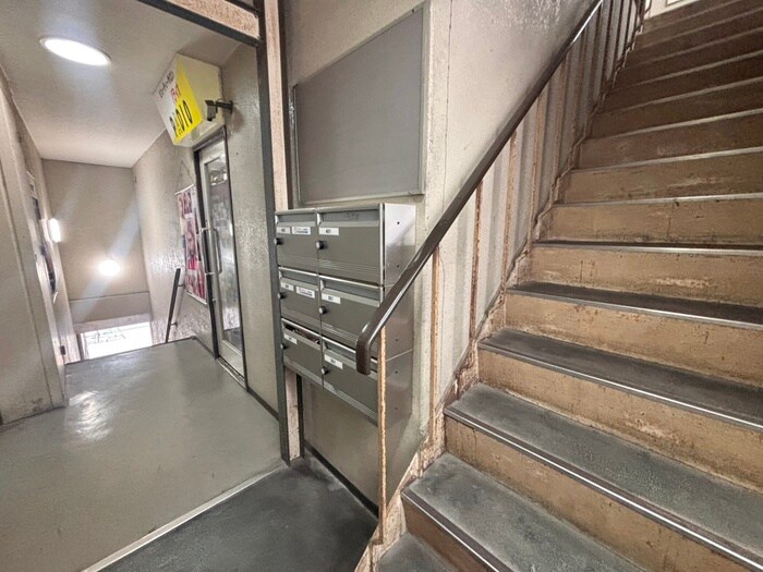 物件外観写真5　(エントランス部分)