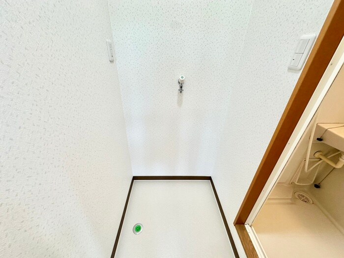 物件内観写真11　(洗濯機置場)