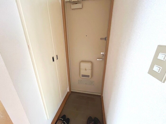 物件内観写真11　(玄関)