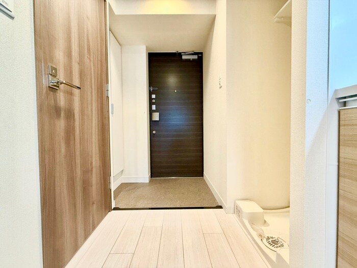 物件内観写真5　(玄関)