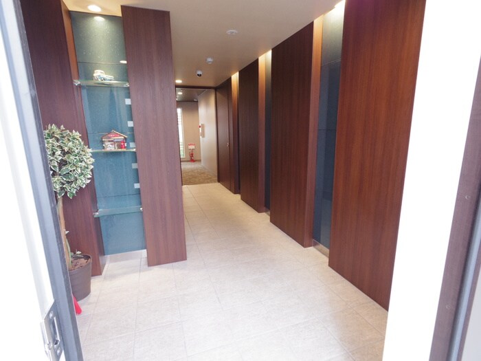 物件外観写真4　(エントランス部分)