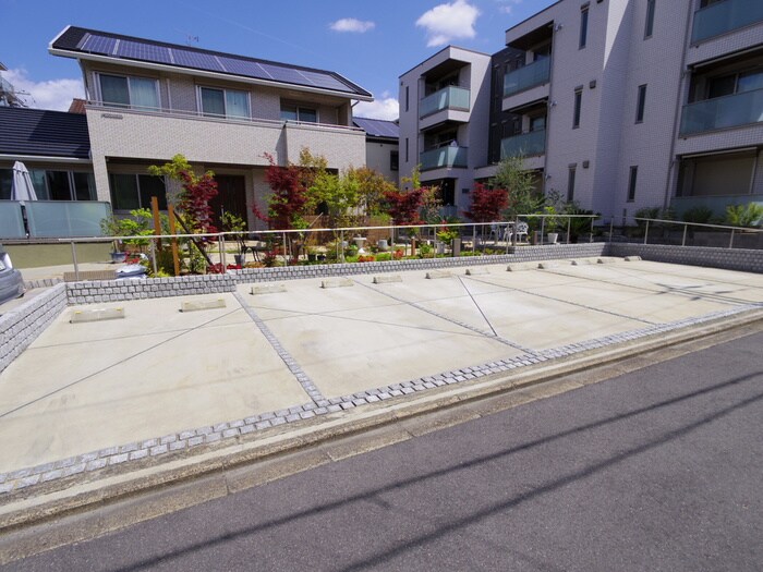 物件外観写真5　(駐車場)