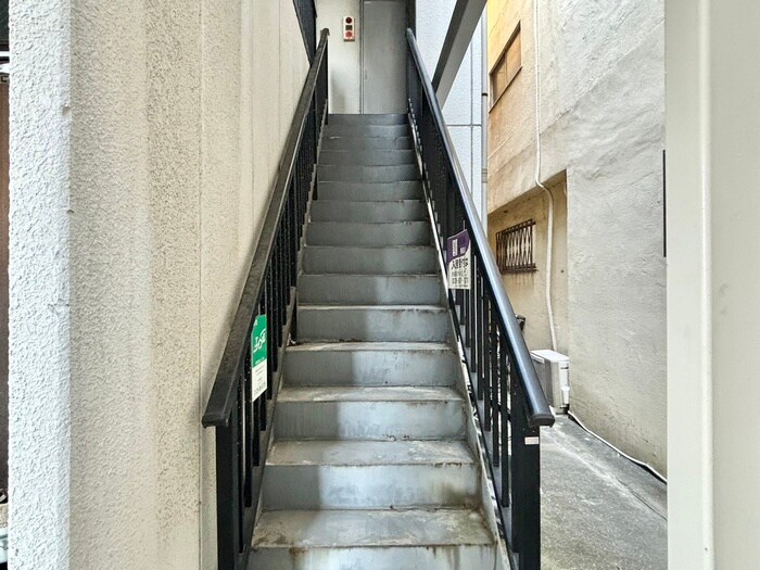 物件外観写真6　(エントランス部分)