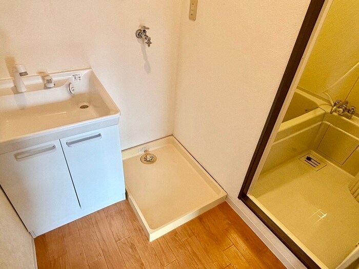 物件内観写真12　(洗濯機置場)