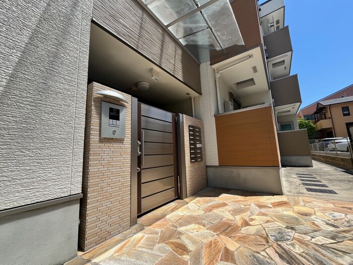 物件外観写真5　(エントランス部分)