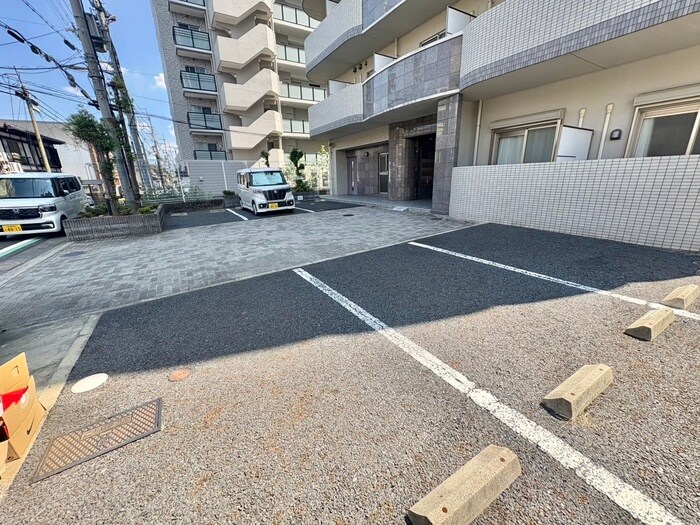 物件外観写真2　(駐車場)