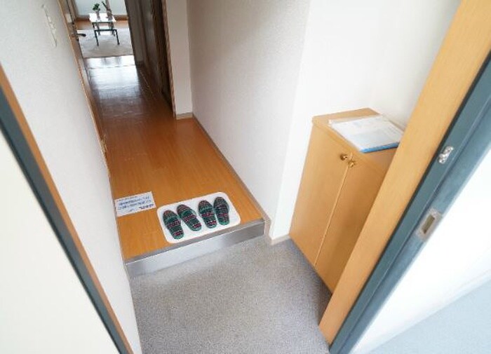 物件内観写真7　(玄関)