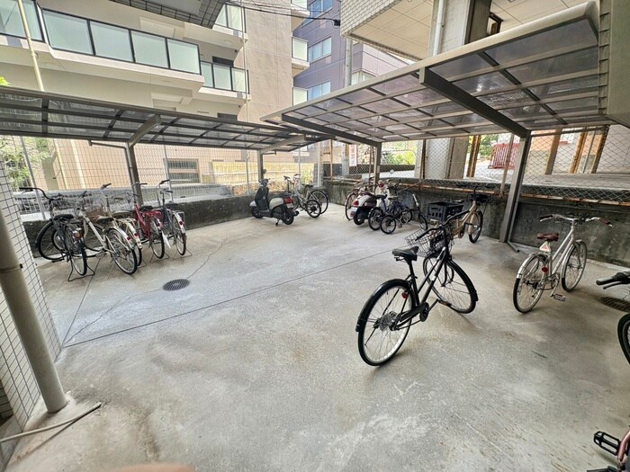 物件外観写真3　(駐輪場)
