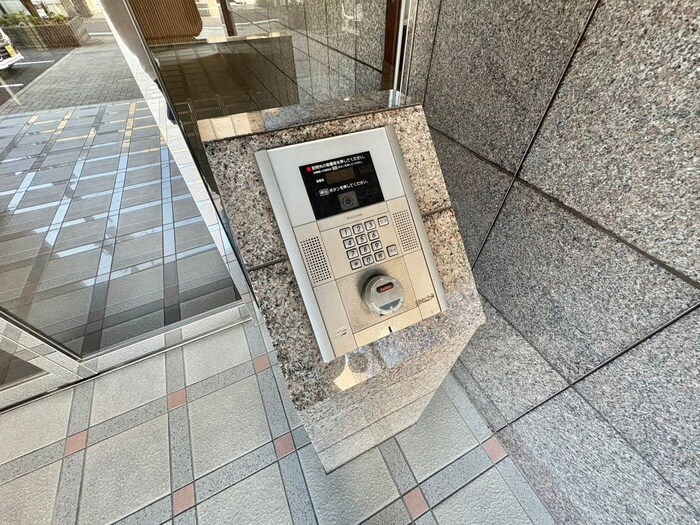 物件外観写真4　(エントランス部分)