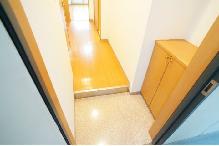 物件内観写真12　(玄関)