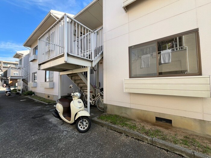 物件外観写真2　(エントランス部分)