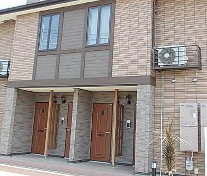 物件外観写真4　(エントランス部分)