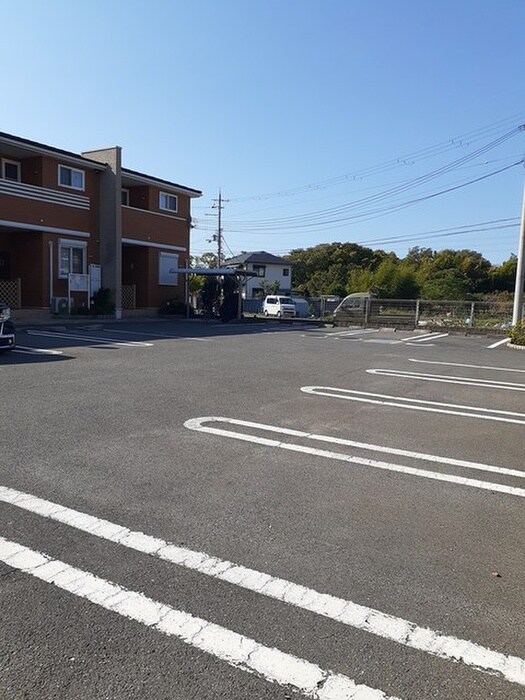 物件外観写真5　(駐車場)