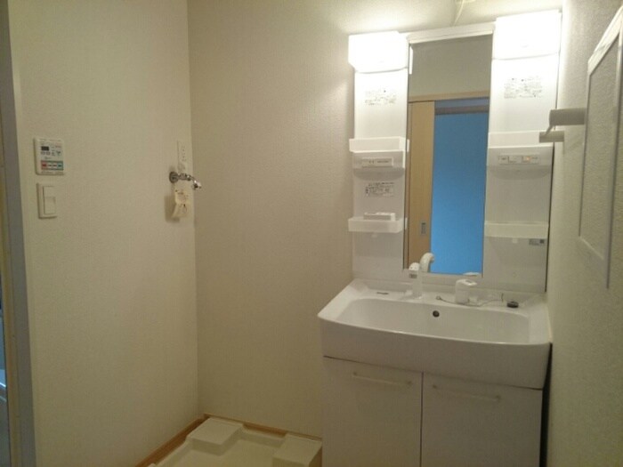 物件内観写真16　(洗濯機置場)