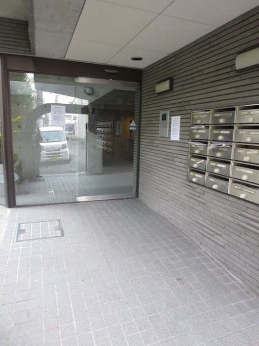 物件外観写真2　(エントランス部分)