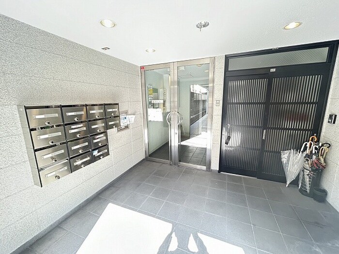 物件外観写真4　(エントランス部分)