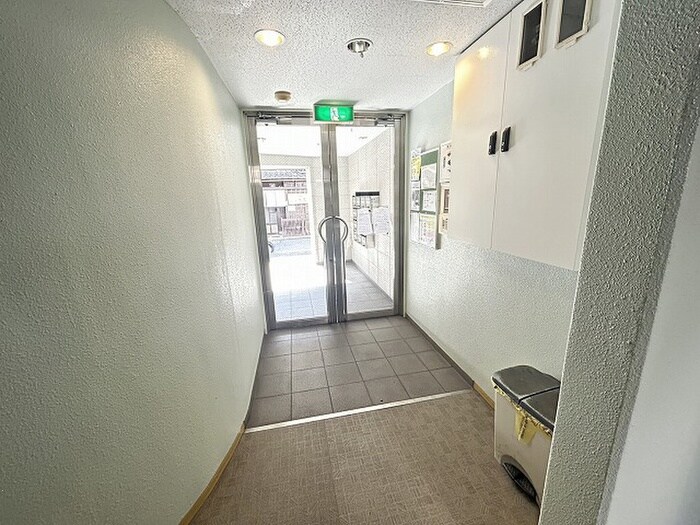 物件外観写真6　(エントランス部分)