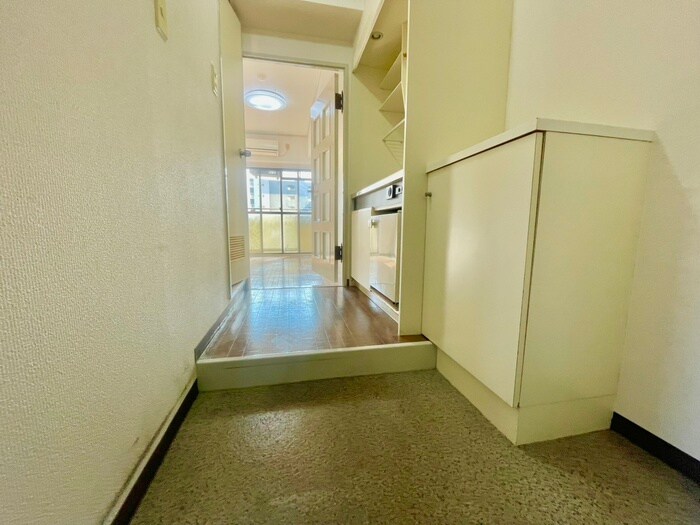 物件内観写真1　(玄関)