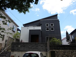 花屋敷荘園３丁目貸家外観写真